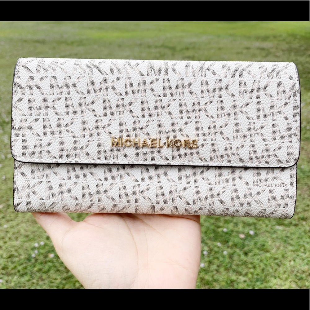 👜💕-Michael Kors Large Trifold Wallet - Picture 1 of 4